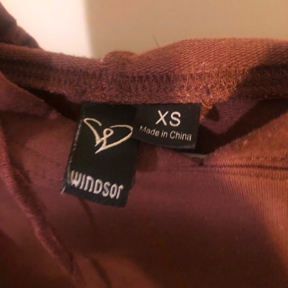 Maroon cropped Windsor sweatshirt - Picture 2 of 3